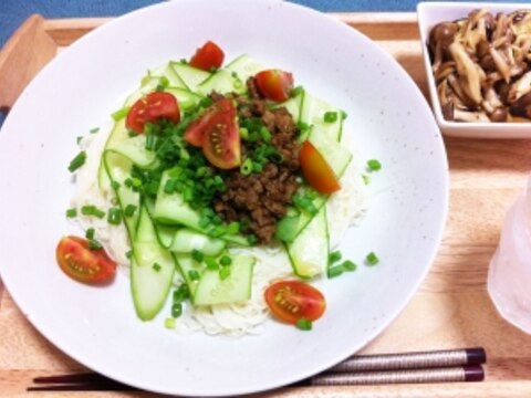 簡単肉味噌でジャージャー素麺